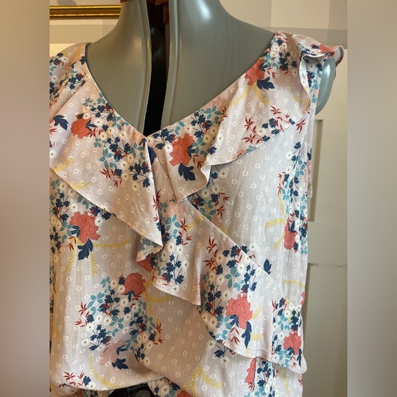 Velvet by Graham & Spencer Floral Ruffle Blouse Size Medium - Picture 8 of 11